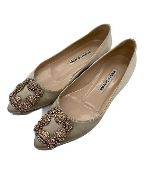 Manolo Blahnik（マノロブラニク）Manolo Blahnik (マノロブラニク) HANGISIフラットパンプス　ビジュー付パンプス　ローヒールパンプス　イタリア製 ベージュ サイズ:34 1/2の古着・服飾アイテム