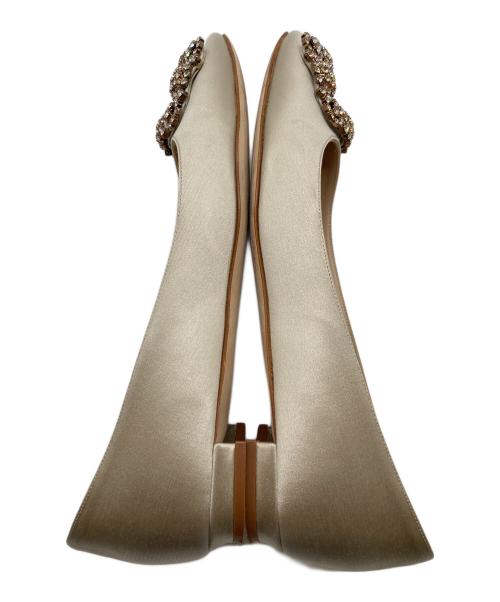 Manolo Blahnik（マノロブラニク）Manolo Blahnik (マノロブラニク) HANGISIフラットパンプス　ビジュー付パンプス　ローヒールパンプス　イタリア製 ベージュ サイズ:34 1/2の古着・服飾アイテム
