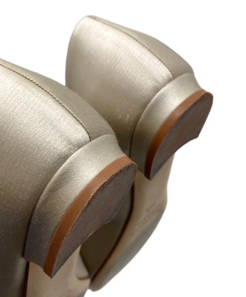 Manolo Blahnik（マノロブラニク）Manolo Blahnik (マノロブラニク) HANGISIフラットパンプス　ビジュー付パンプス　ローヒールパンプス　イタリア製 ベージュ サイズ:34 1/2の古着・服飾アイテム