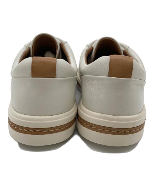 CLARKS（クラークス）CLARKS (クラークス) Hollyhock Walk  ホリーホックウォーク　スニーカー　カジュアルシューズ　軽量 ホワイト サイズ:US 5 1/2の古着・服飾アイテム