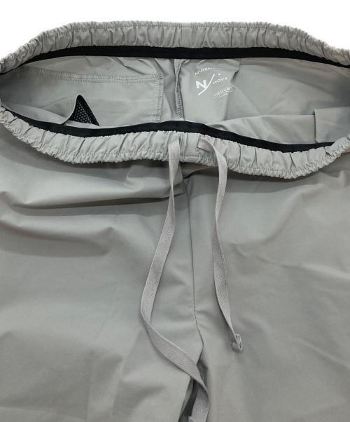 NEUTRALWORKS（ニュートラルワークス）NEUTRALWORKS (ニュートラルワークス) カイヨセ　パンツ ジョガーパンツ　スポーツ　アウトドア　ユニセックス グレー サイズ:Mの古着・服飾アイテム