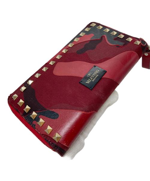 VALENTINO（ヴァレンティノ）VALENTINO (ヴァレンティノ) カモ ロックスタッズ 長財布 レッド サイズ:実寸参照の古着・服飾アイテム