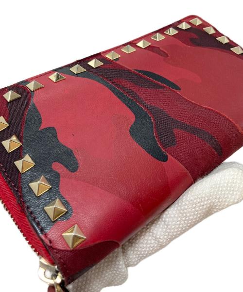 VALENTINO（ヴァレンティノ）VALENTINO (ヴァレンティノ) カモ ロックスタッズ 長財布 レッド サイズ:実寸参照の古着・服飾アイテム