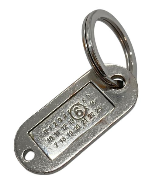 Martin Margiela 6（マルタンマルジェラ 6）Martin Margiela 6 (マルタンマルジェラ 6) ナンバリングロゴ バッグチャーム キーホルダー　イタリア製 シルバー サイズ:実寸参照の古着・服飾アイテム