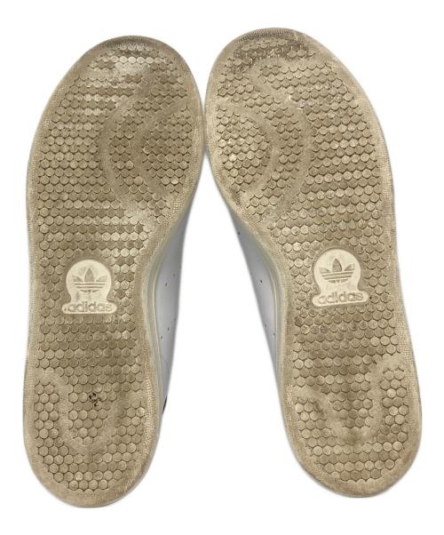 adidas（アディダス）adidas (アディダス) スニーカー　スタンスミス　STAN SMITH ホワイト×ネイビー サイズ:US8の古着・服飾アイテム