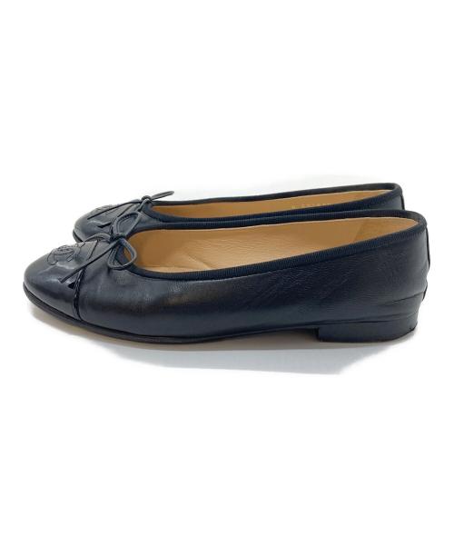 CHANEL（シャネル）CHANEL (シャネル) リボン付バレエシューズ　フラットシューズ　パンプス　ローヒール　イタリア製 ブラック サイズ:35 1/2の古着・服飾アイテム