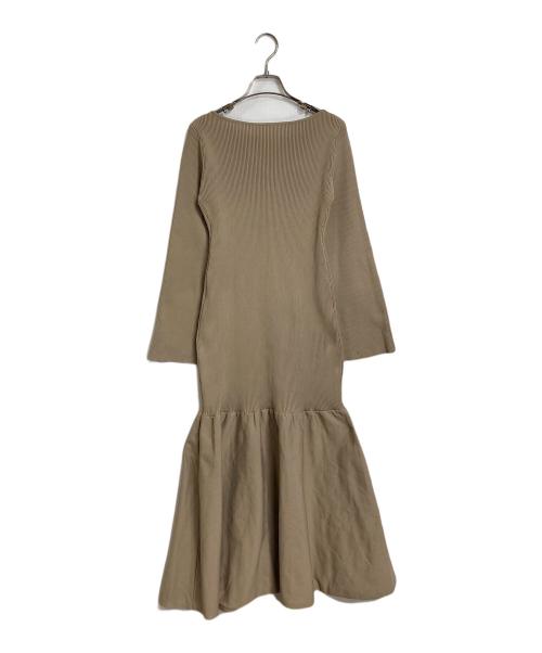 anuans（アニュアンス）anuans (アニュアンス) ティアードデザインスリットニットワンピース ベージュ サイズ:FREEの古着・服飾アイテム