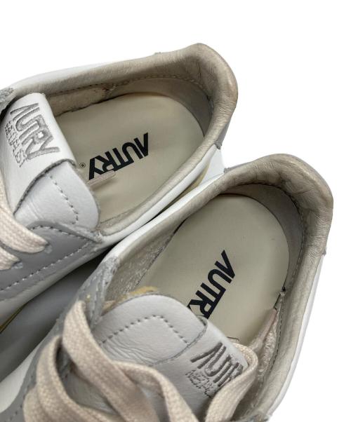 AUTRY（オートリ―）AUTRY (オートリ―) スニーカー MEDALIST LEAT/LEAT ホワイト×グレー サイズ:36の古着・服飾アイテム