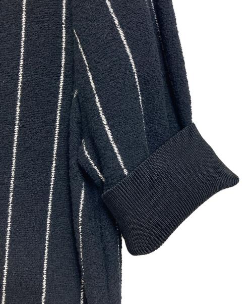 FRED PERRY（フレッドペリー）FRED PERRY (フレッドペリー) ピンストライプニットドレス ワンピース ブークレ加工　ハーフスリーブワンピース　ロングワンピース ブラック×ホワイト サイズ:UK 10の古着・服飾アイテム