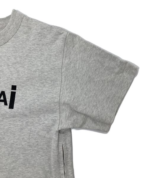 sacai（サカイ）sacai (サカイ) A.P.C. (アーペーセー) SIDE ZIP LOGO TEE サイドジップロゴTシャツ グレー サイズ:XSの古着・服飾アイテム