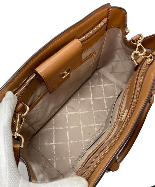 MICHAEL KORS（マイケル・コース）MICHAEL KORS (マイケルコース) パーク ラージ ロゴ＆レザー サッチェル　 ホワイト×ベージュ サイズ:実寸参照の古着・服飾アイテム