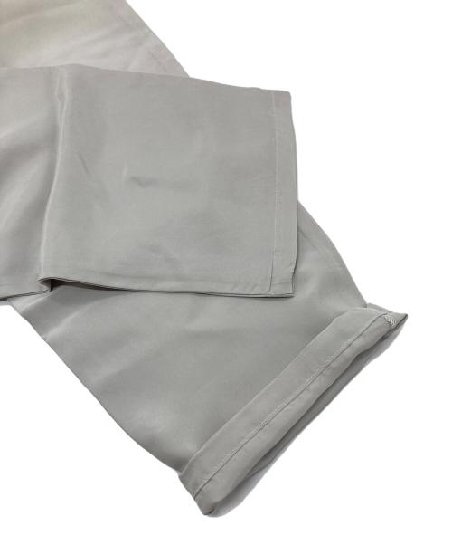 yoli（ヨリ）yoli (ヨリ) シルクパンツ Silk Pants  イージーパンツ　セレモニー　オフィスカジュアル　日本製 グレー サイズ:03 未使用品の古着・服飾アイテム