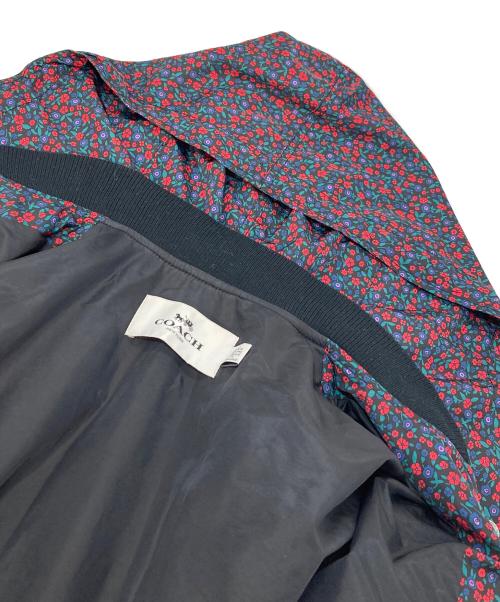 COACH（コーチ）COACH (コーチ) フラワープリントブルゾン　ナイロンパーカー ブラック×レッド サイズ:Sの古着・服飾アイテム