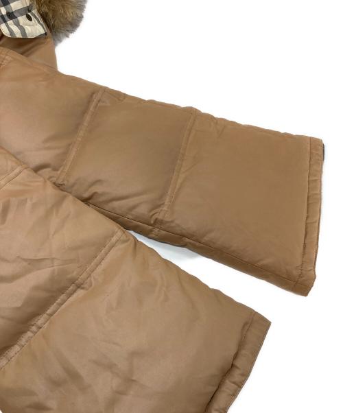 BURBERRY BLUE LABEL（バーバリーロンドンブルーレーベル）BURBERRY BLUE LABEL (バーバリーロンドンブルーレーベル) 裏チェック ダウンコート　フードファー　アウター　タヌキ ベージュ サイズ:38の古着・服飾アイテム