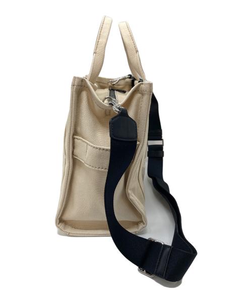 Marc by Marc Jacobs（マークバイマークジェイコブス）Marc by Marc Jacobs (マークバイマークジェイコブス) ハンド・トートバッグ SM TRAVELER TOTE  ショルダーバッグ ベージュ サイズ:実寸参照の古着・服飾アイテム