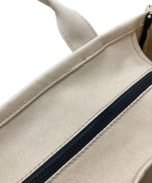 Marc by Marc Jacobs（マークバイマークジェイコブス）Marc by Marc Jacobs (マークバイマークジェイコブス) ハンド・トートバッグ SM TRAVELER TOTE  ショルダーバッグ ベージュ サイズ:実寸参照の古着・服飾アイテム