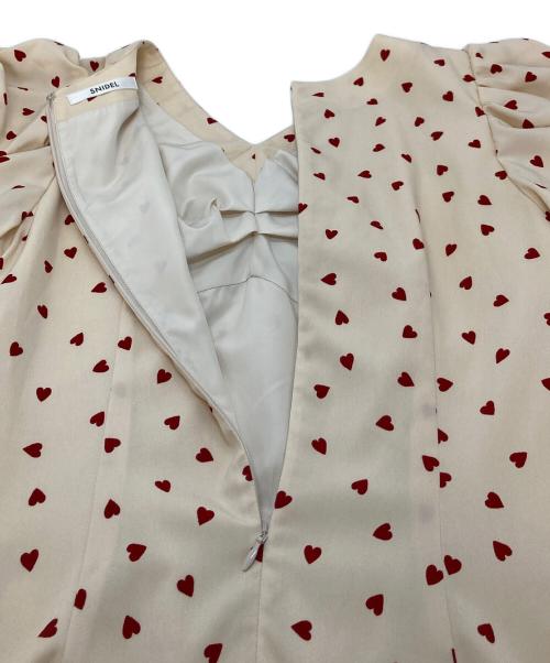 Snidel（スナイデル）Snidel (スナイデル) ハートプリントワンピース　	WEB限定/Heart collection ベージュ×レッド サイズ:1の古着・服飾アイテム