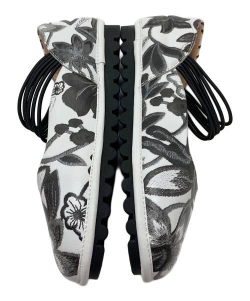 estacion（エスタシオ）ESTACION (エスタシオ) バレエシューズ　フラットシューズ　花柄 ホワイト×ブラック サイズ:22の古着・服飾アイテム