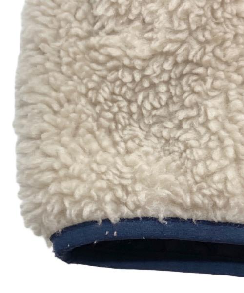 Patagonia（パタゴニア）Patagonia (パタゴニア) リバーシブル・レディ・フレディ・フーディ　中綿ジャケット　ボアジャケット アイボリー×ネイビー サイズ:キッズXXL / レディースS程の古着・服飾アイテム