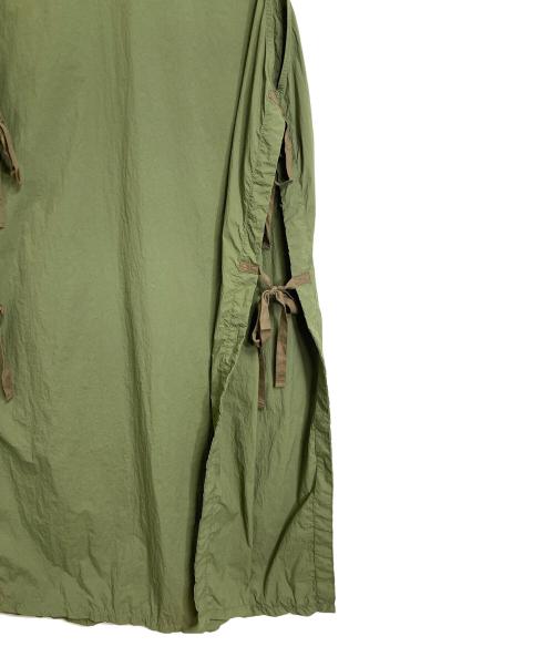 BEAMS BOY（ビームスボーイ）BEAMS BOY (ビームスボーイ) ミリタリーサイドリボンノースリーブワンピース　 グリーン サイズ:FREEの古着・服飾アイテム
