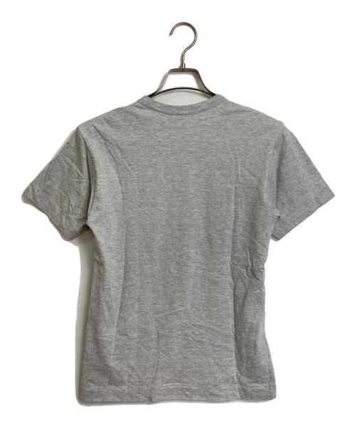 PLAY COMME des GARCONS（プレイコムデギャルソン）PLAY COMME des GARCONS (プレイコムデギャルソン) ロゴプリントTシャツ　半袖カットソー　Tシャツ　Tee  日本製 グレー サイズ:Sの古着・服飾アイテム