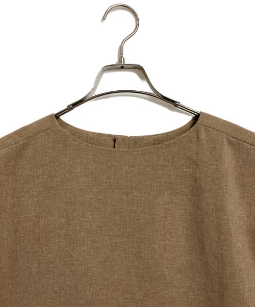 UNTITLED（アンタイトル）UNTITLED (アンタイトル) リラククール半袖ブラウス　オフィスカジュアル　セレモニー ブラウン サイズ:00/XS 未使用品の古着・服飾アイテム