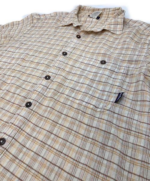 Patagonia（パタゴニア）Patagonia (パタゴニア) A/C シャツ 52921SP11 楊柳クレープ 半袖 コットン チェックシャツ ボックスシャツ　2011年製 ベージュ サイズ:Mの古着・服飾アイテム