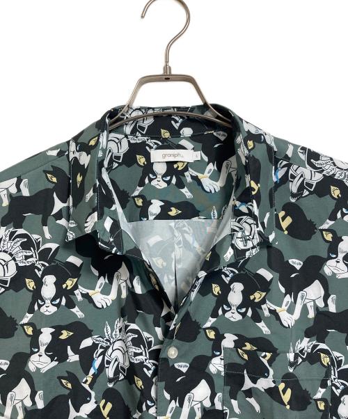 graniph（グラニフ）graniph (グラニフ) ジョジョの奇妙な冒険 (ジョジョノキミョウナボウケン) イギー＆ザ・フール パターンルーズフィット半袖シャツ グリーン サイズ:L 未使用品の古着・服飾アイテム