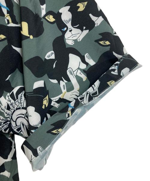 graniph（グラニフ）graniph (グラニフ) ジョジョの奇妙な冒険 (ジョジョノキミョウナボウケン) イギー＆ザ・フール パターンルーズフィット半袖シャツ グリーン サイズ:L 未使用品の古着・服飾アイテム