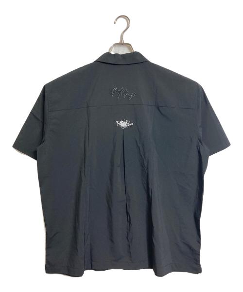 graniph（グラニフ）graniph (グラニフ) ジョジョの奇妙な冒険 (ジョジョノキミョウナボウケン) ビッグハンソデシャツ　半袖シャツ ブラック サイズ:L 未使用品の古着・服飾アイテム