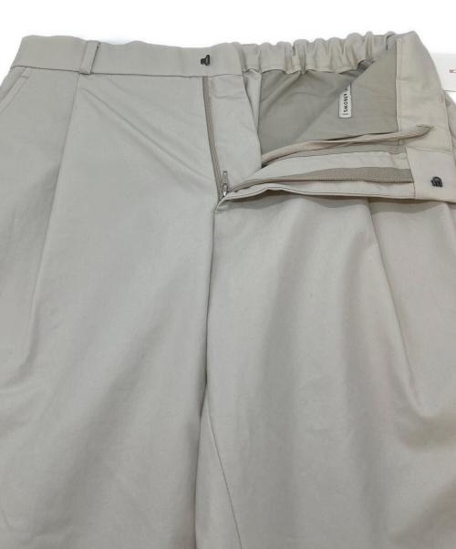 UNITED ARROWS（ユナイテッドアローズ）UNITED ARROWS (ユナイテッドアローズ) タイプライターハーフギャザーテーパード1プリーツパンツ アイボリー サイズ:S 未使用品の古着・服飾アイテム