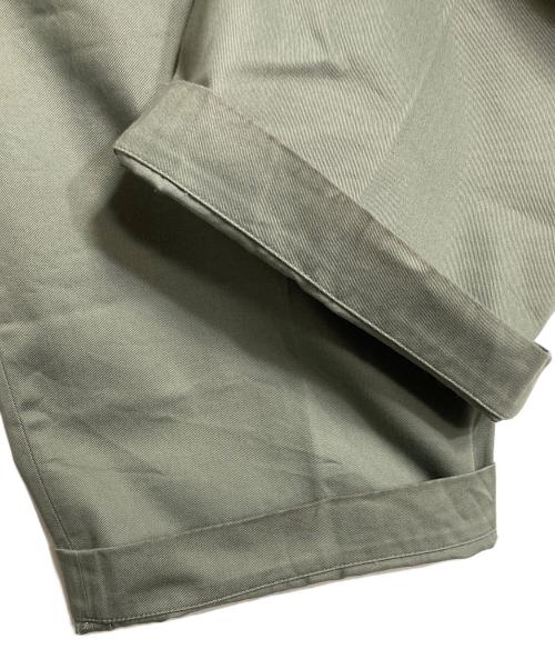 Traditional Weatherwear（トラディショナルウェザーウェア）Traditional Weatherwear (トラディショナルウェザーウェア) タックチノパンツ UNIONSLACKS 102 CHINO アウトタック オリーブ サイズ:Mの古着・服飾アイテム