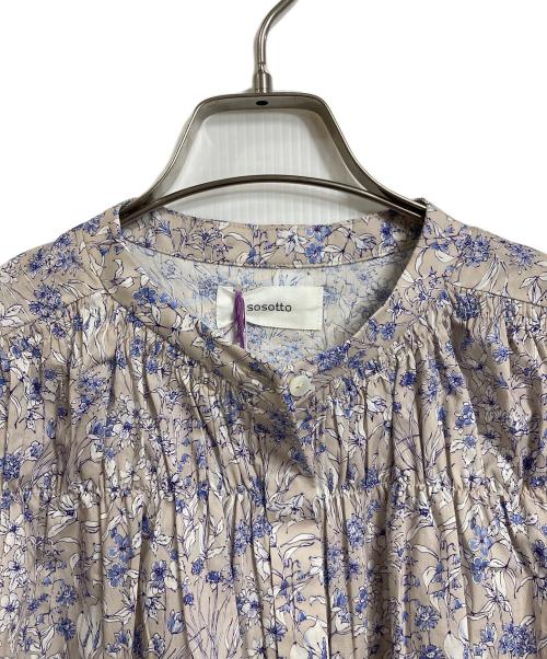 sosotto（ソソット）Sosotto (ソソット) LIBERTY (リバティ) リバティプリント　ゴムシャーリング長袖ブラウス　長袖ブラウス　花柄　フラワープリント　日本製 グレー サイズ:01の古着・服飾アイテム