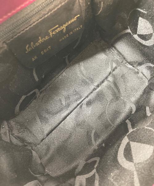 Salvatore Ferragamo（サルヴァトーレ フェラガモ）Salvatore Ferragamo (サルヴァトーレ フェラガモ) 2WAYショルダーベルベットスウェードバッグ ミニバッグ　セレモニー　イタリア製 パープル サイズ:実寸参照の古着・服飾アイテム