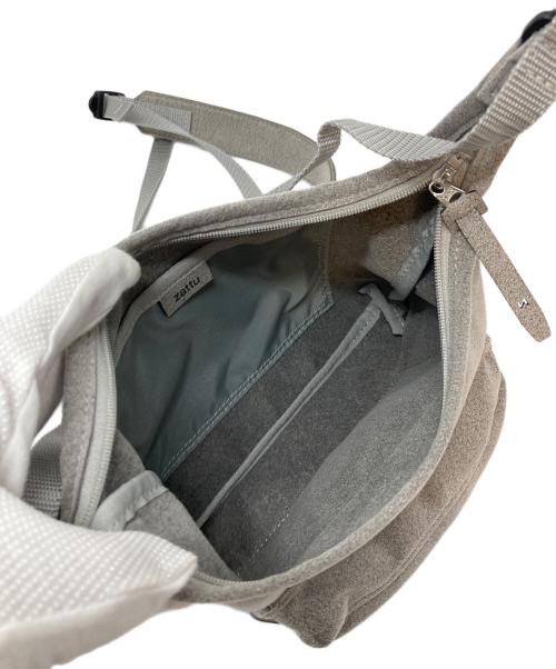 zattu（ザッツ）zattu (ザッツ) YUPI マイクロファイバースエード スモールショルダー グレー サイズ:実寸参照の古着・服飾アイテム