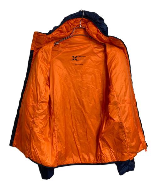 MAMMUT（マムート）MAMMUT (マムート) アイガーヨッホ ライト インサレーション フーデット ジャケット　アウター　中綿ジャケット　スポーツ　アウトドア　ダブルジップ ネイビー サイズ:ASIA：XL   EU/US：Lの古着・服飾アイテム