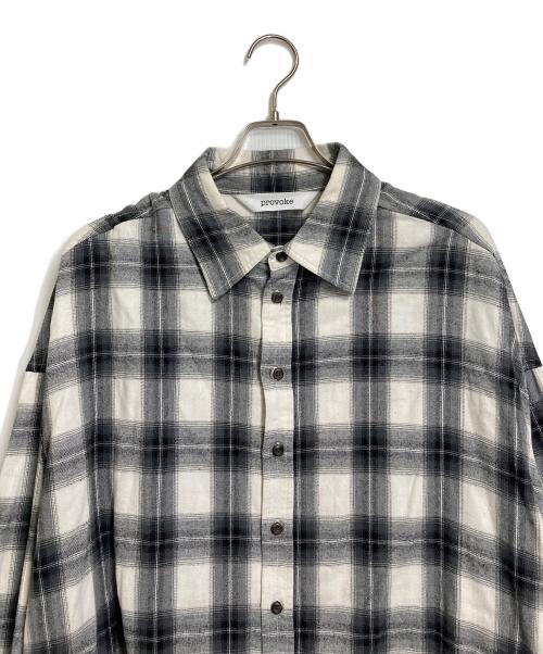 provoke（プロヴォーク）PROVOKE (プロヴォーク) Oversized check Shirt チェックシャツ　オーバーサイズ　コットンシャツ ホワイト×グレー サイズ:38の古着・服飾アイテム