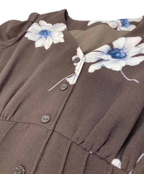 Snidel（スナイデル）Snidel (スナイデル) プリントタイトワンピース　花柄ワンピース ブラウン 未使用品の古着・服飾アイテム