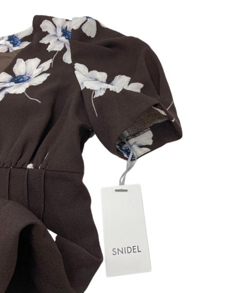 Snidel（スナイデル）Snidel (スナイデル) プリントタイトワンピース　花柄ワンピース ブラウン 未使用品の古着・服飾アイテム