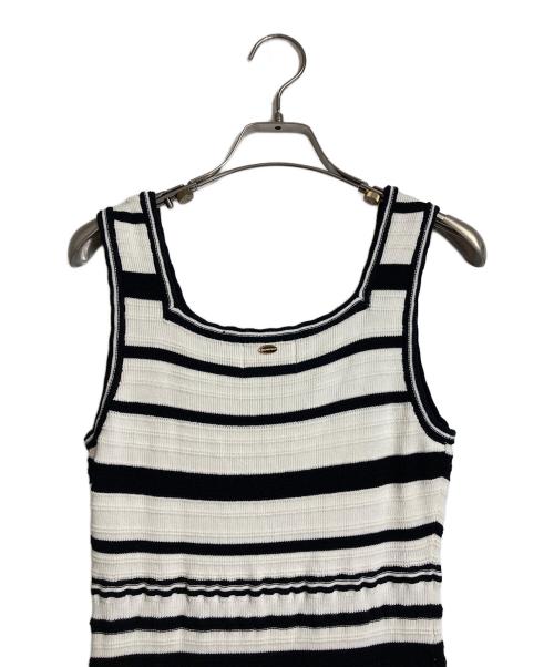 Lily Brown（リリーブラウン）Lily Brown (リリーブラウン) MARY QUANT (マリークヮント) デイジーボタンノースリーブニットワンピース　ボーダーワンピース　金ボタン ホワイト×ブラック サイズ:FREEの古着・服飾アイテム