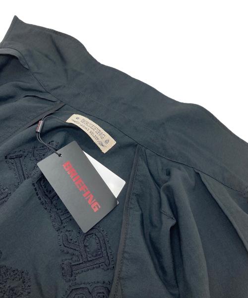 REMI RELIEF（レミレリーフ）REMI RELIEF (レミレリーフ) BRIEFING (ブリーフィング) ロゴ刺繍コーチジャケット  COACH JACKET ブラック サイズ:Mの古着・服飾アイテム