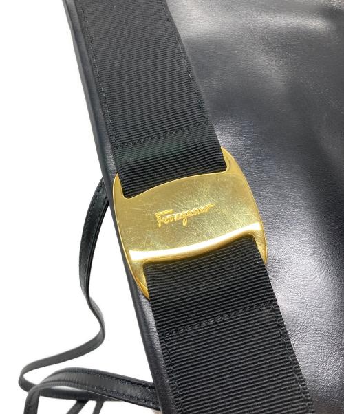 Salvatore Ferragamo（サルヴァトーレ フェラガモ）Salvatore Ferragamo (サルヴァトーレ フェラガモ) ヴァラリボンショルダーバッグ　クラッチバッグ　ヴァラ金具 ブラック サイズ:実寸参照の古着・服飾アイテム