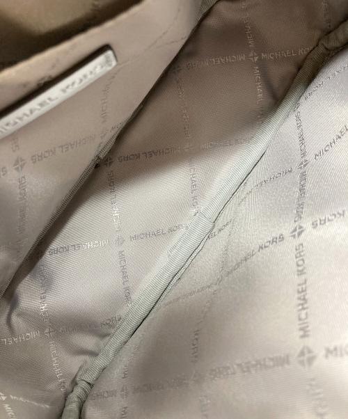 MICHAEL KORS（マイケル・コース）MICHAEL KORS (マイケル・コース) ミディアム クロスボディ　ショルダーバッグ ホワイト×シルバー サイズ:実寸参照の古着・服飾アイテム