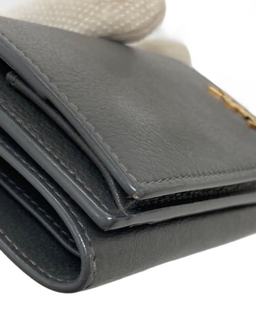Yves Saint Laurent（イヴサンローラン）Yves Saint Laurent (イヴサンローラン) オリガミ タイニー 三つ折り財布　ミニ財布 グレー サイズ:実寸参照の古着・服飾アイテム