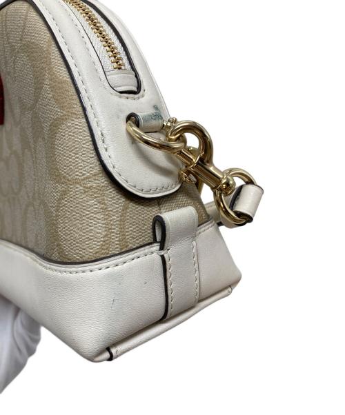 COACH（コーチ）COACH (コーチ) シグネチャー ハート ドーム  ショルダーバッグ ベージュ×ホワイト サイズ:実寸参照の古着・服飾アイテム