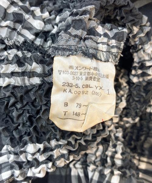 PEPLUM by YOSHIKI HISHINUMA（ペプラム バイ ヨシキヒシヌマ）PEPLUM by YOSHIKI HISHINUMA (ペプラム バイ ヨシキヒシヌマ) プリーツブラウス　 ブラック×ホワイト サイズ:1の古着・服飾アイテム