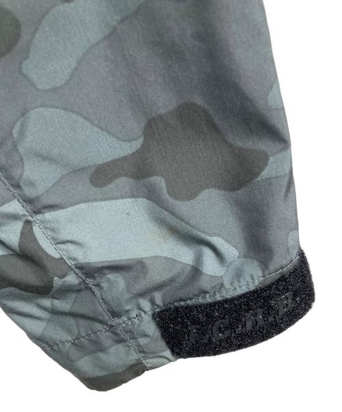 NIKE（ナイキ）NIKE (ナイキ) F.C.R.B. (エフシーレアルブリストル) カモフラジャケット　パーカー　アウター　ライトアウター　迷彩　スポーツ　アウトドア グレー サイズ:Lの古着・服飾アイテム