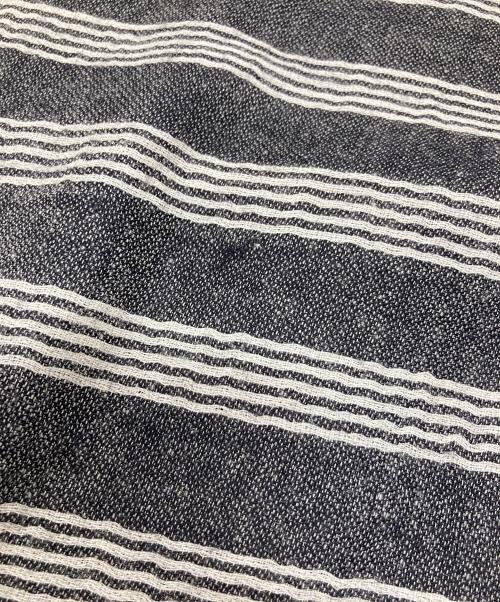 Khadi and Co（カディアンドコー）Khadi and Co (カディアンドコー) ハンドメイドマフラー　ストール　インド製 グレー×ホワイト サイズ:実寸参照の古着・服飾アイテム