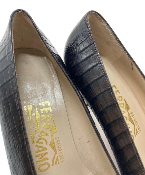 Salvatore Ferragamo（サルヴァトーレ フェラガモ）Salvatore Ferragamo (サルヴァトーレ フェラガモ) クロコ型押しパンプス　ガンチーニ イタリア製 ブラック サイズ:7の古着・服飾アイテム