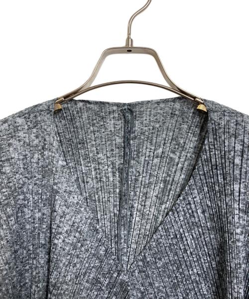 PLEATS PLEASE（プリーツプリーズ）PLEATS PLEASE (プリーツプリーズ) プリーツカーディガン　デザインカーディガン　日本製 グレー サイズ:3の古着・服飾アイテム